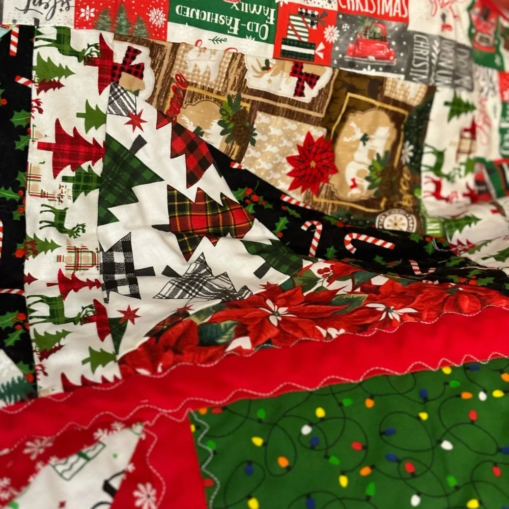 Christmas lap quilt. Approx 36” x 39”